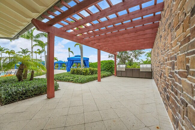 Building Photo - 601 Hookline Cir