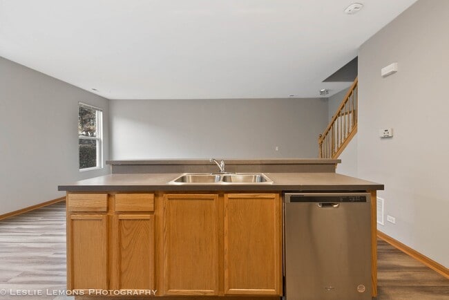Building Photo - 4051 Blackstone Dr