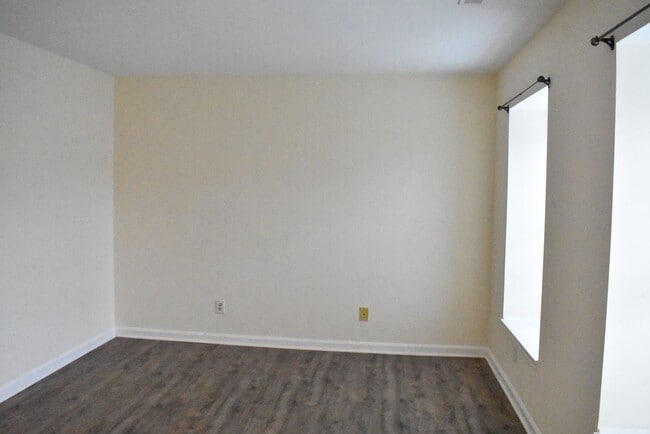 Building Photo - A Great Fairview Commons Townhome!
