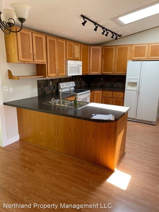 Building Photo - 3 br, 1.5 bath House - 3184 Rennie St