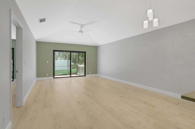 Building Photo - 3113 Kingswood Terrace
