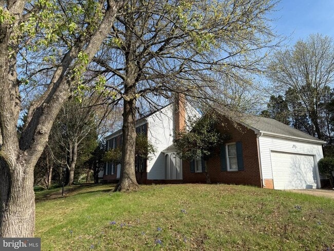 Building Photo - 8659 Bannerwood Dr