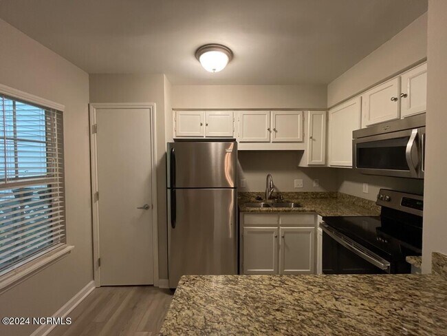 Building Photo - 505 Gooseneck Dr