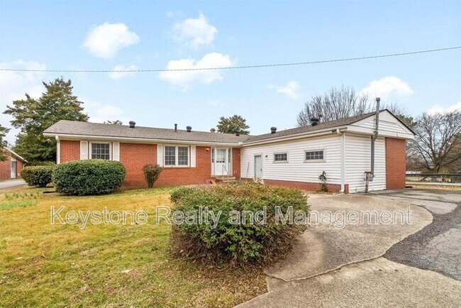 Building Photo - 1319 Fort Campbell Blvd