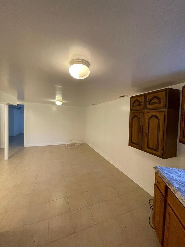 Building Photo - 5749 N Spaulding Ave