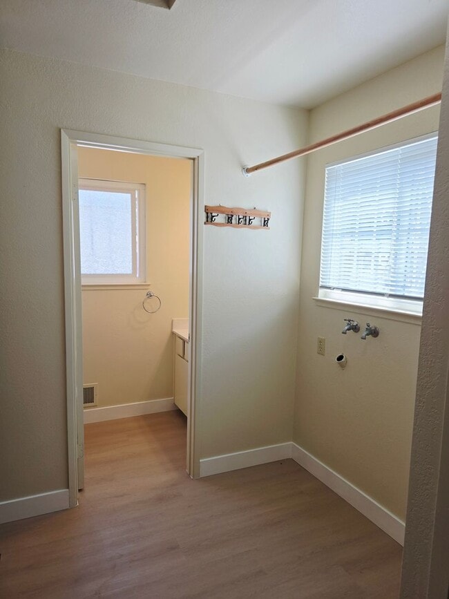 Building Photo - Tri-level Single Family Home