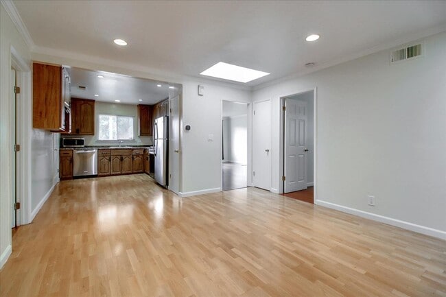 Building Photo - 1535 San Joaquin Ave