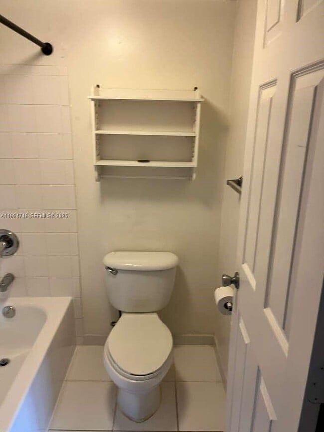 Building Photo - 2891 NE 185th St