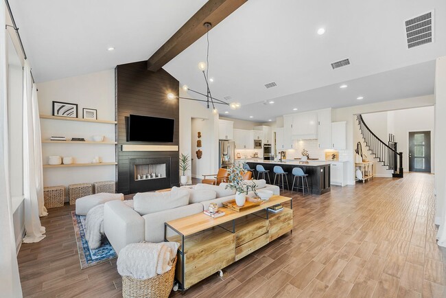 Building Photo - Beautiful Home in Lake Travis
