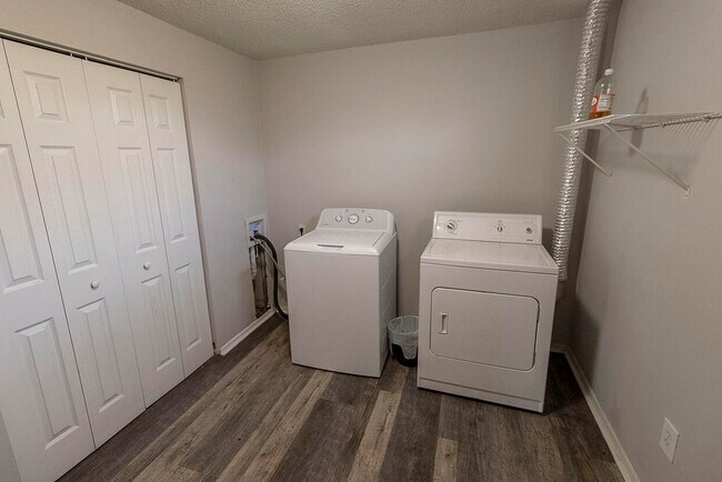 Building Photo - 201 Wheaton Ct