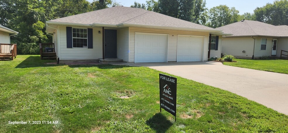 Building Photo - 106 S Maple St