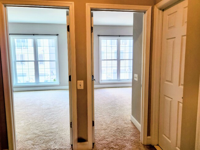 Building Photo - 2267 Oberlin Dr