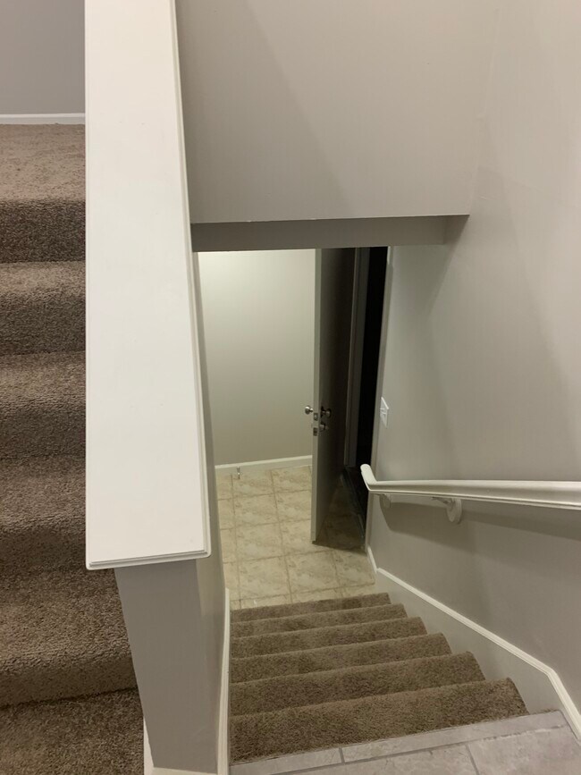 Building Photo - 9715 Donnelly Ave