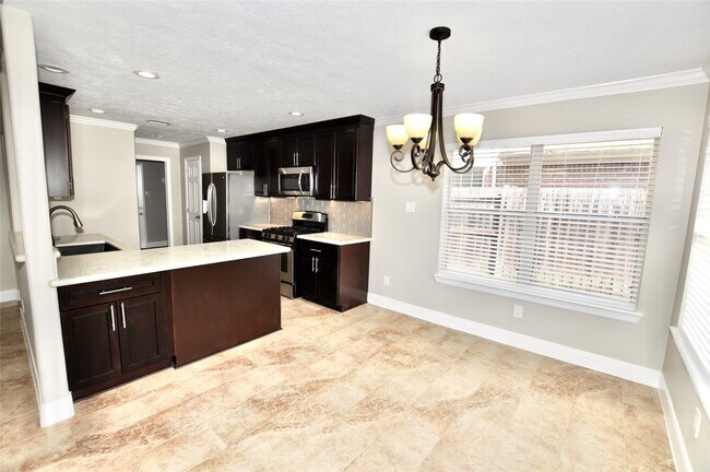 Building Photo - 26983 Crown Haven Dr