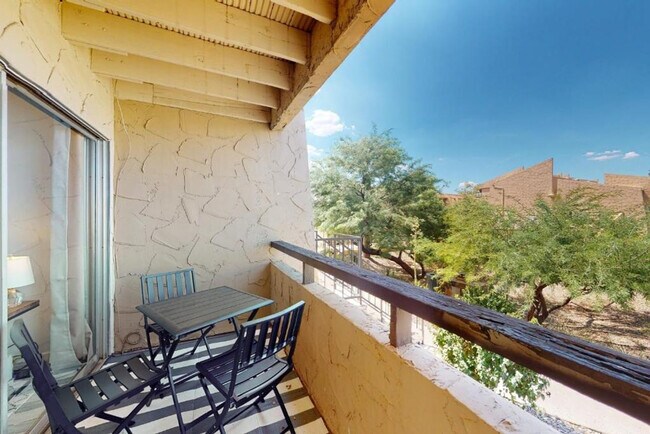 Building Photo - 8055 E Thomas Rd