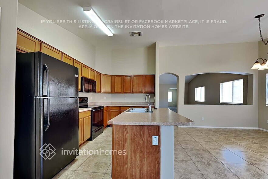 Building Photo - 3319 W Sunland Ave