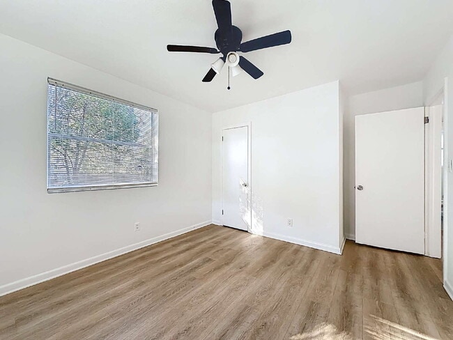 Building Photo - 5330 Quan Dr