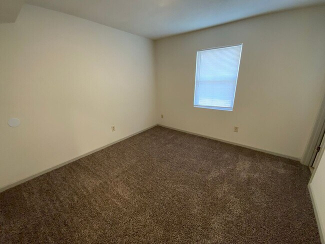 Building Photo - 1630 W Amos Dr