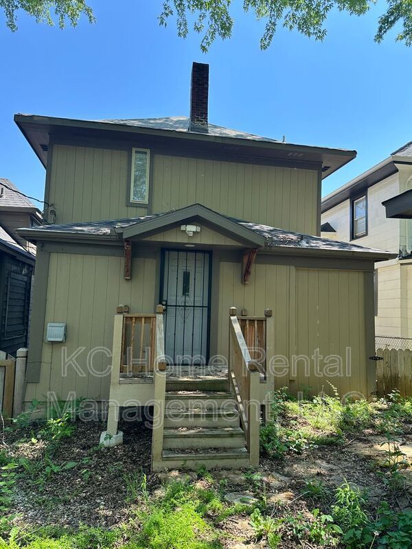 Building Photo - 2316 Spruce Ave