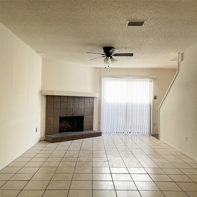 Building Photo - 9495 Pagewood Ln