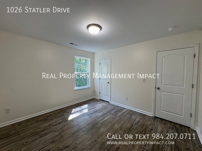 Building Photo - 1026 Statler Dr