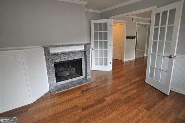 Building Photo - 6851 Roswell Rd