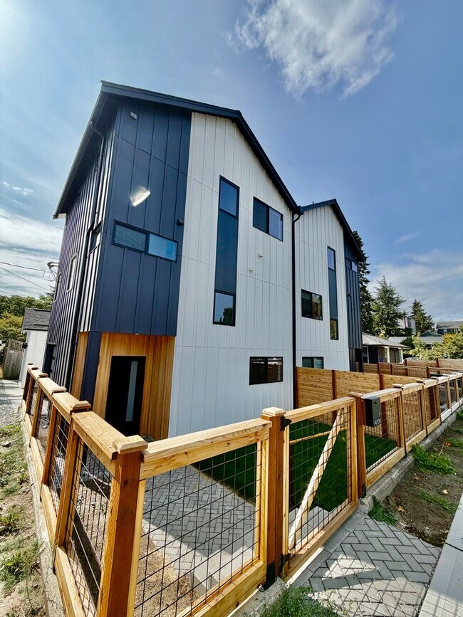 Building Photo - 4709 SW Hinds St