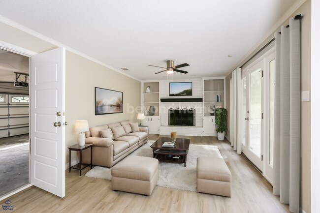 Building Photo - Recently renovated and highly desirable 4 bedroom / 2.5 bath home with 2,028 sq ft of space!