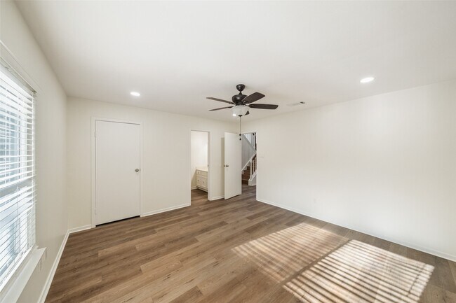 Building Photo - 3018 Sycamore Springs Dr