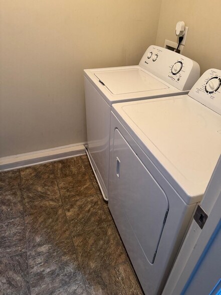 Building Photo - 1592 Pressley Ln