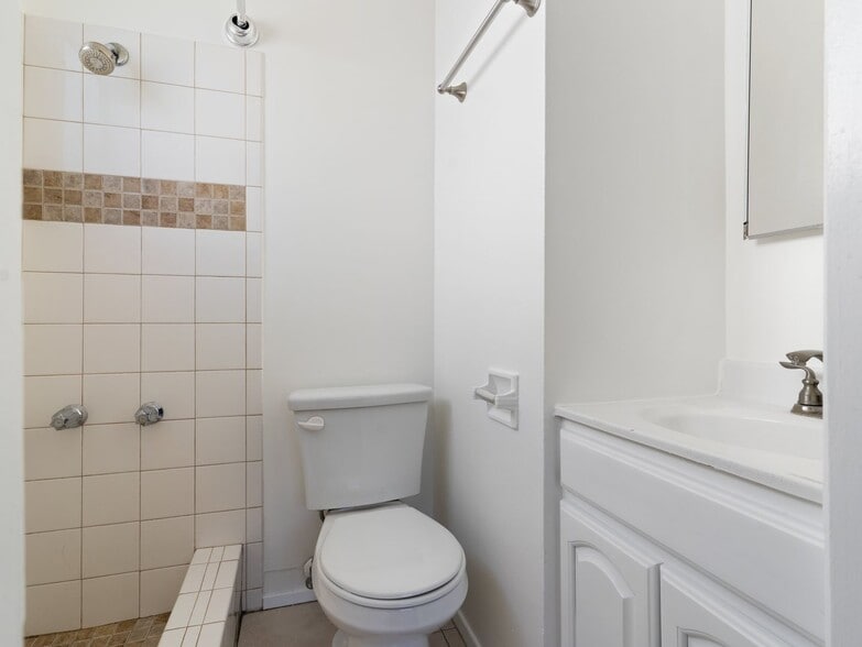 Building Photo - 1620 E Appleton St