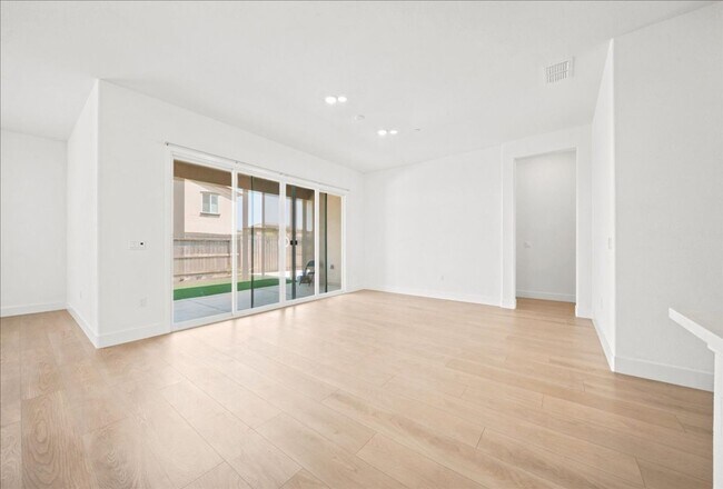 Building Photo - 12725 Parakeet Wy