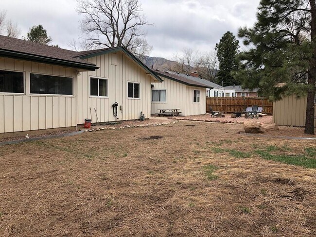 Building Photo - Charming 4 Bd, 2 Ba, Ranch Home in D-12 School District, close to Downtown, Trails and Ft. Carson