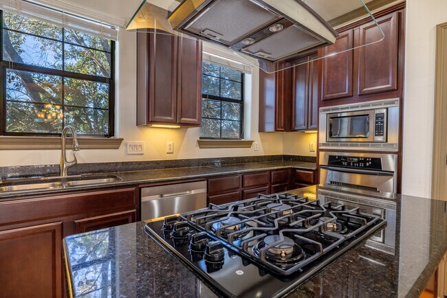 Building Photo - 10626 Clearview Villa Pl