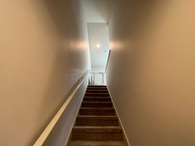 Building Photo - Incredible Forrest Park Townhome!! 2 bedroom, 2 bath, HUGE attached Garage!