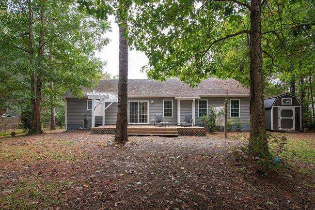 Building Photo - 174 Live Oak Dr