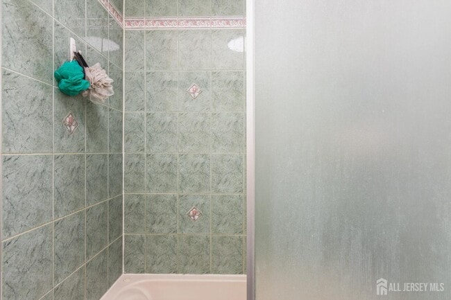 Building Photo - 217 Silver Ln