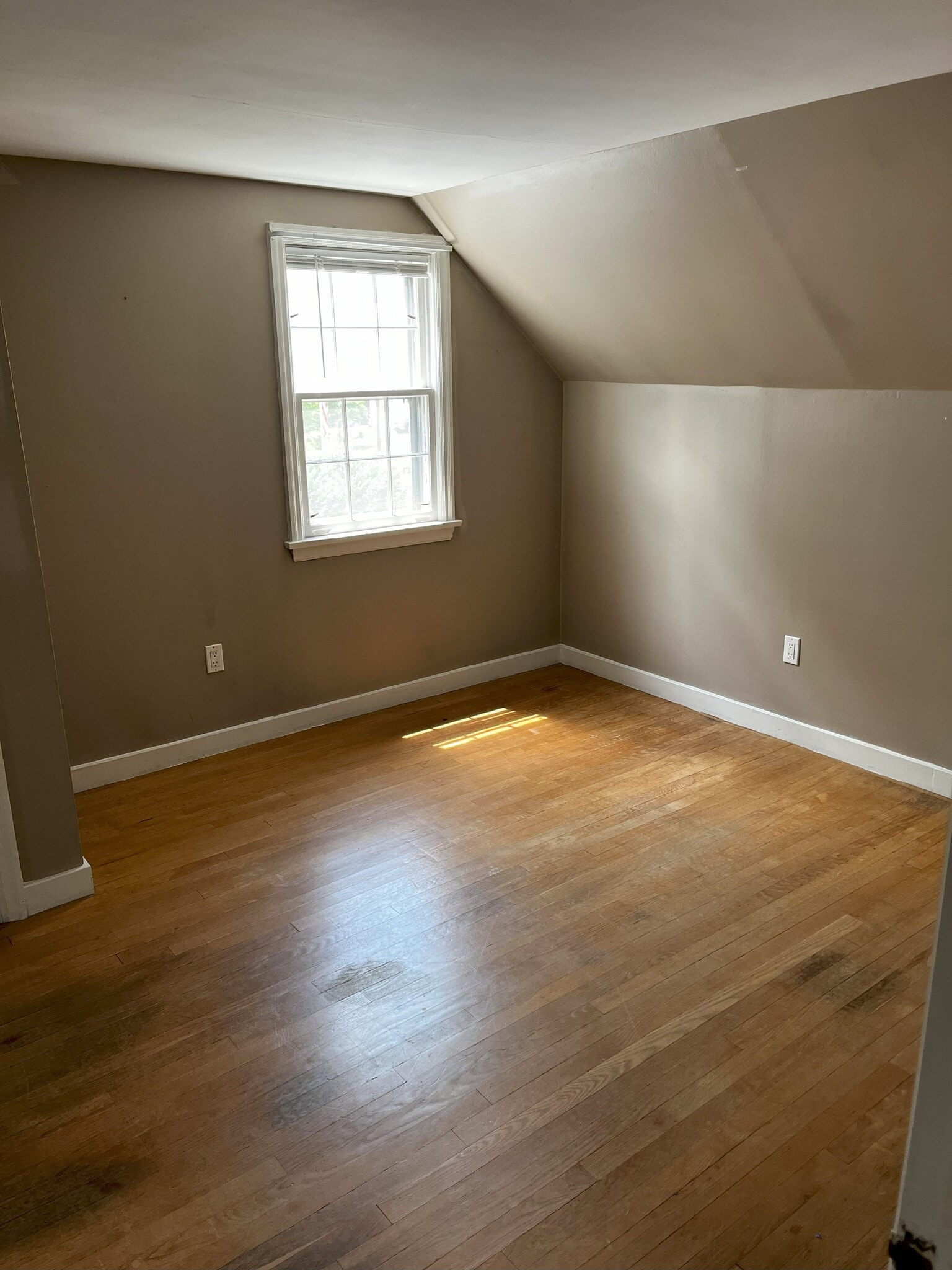 Building Photo - 35 Hastings Ave