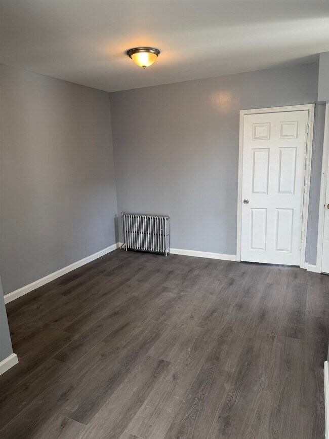 Building Photo - 419 4th St