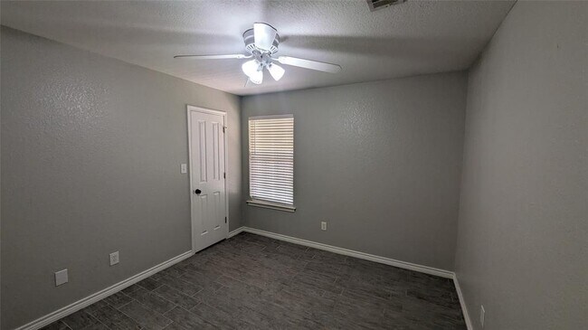 Building Photo - 1800 Pearce Ct