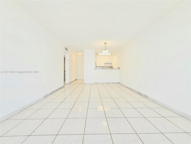 Building Photo - 1225 NE 124th St