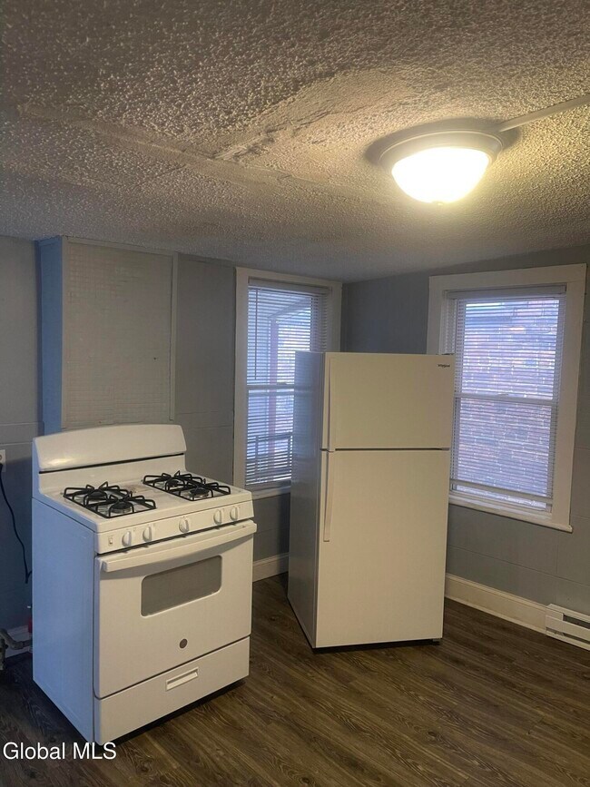 Building Photo - 2 Broadway