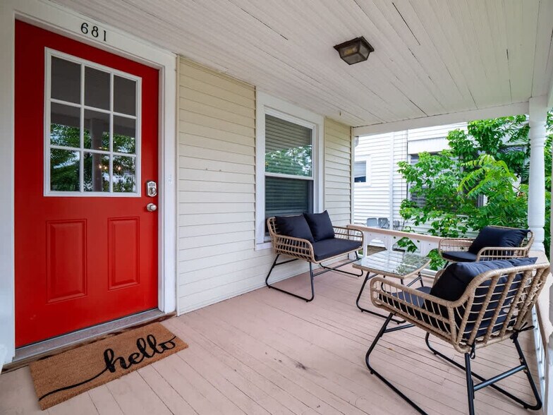 Building Photo - 681 Washington St