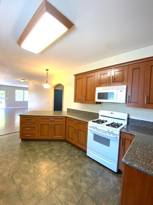 Building Photo - Coming Soon! Beautiful house in the Ave's