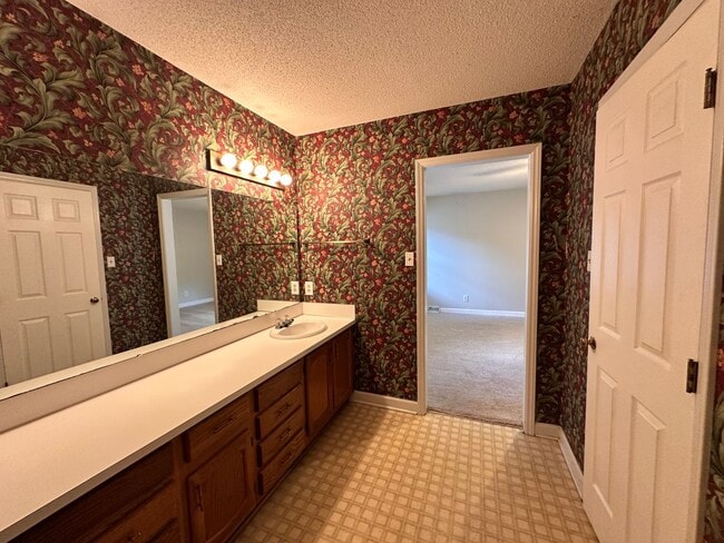Building Photo - Exclusively Offered By Muse Realty Rentals...