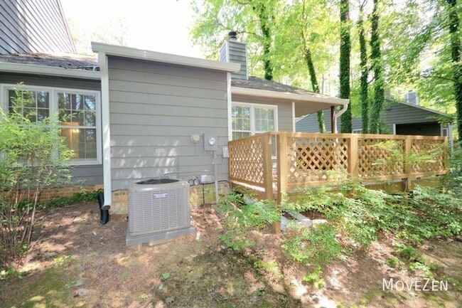 Building Photo - 120 Shady Meadow Cir