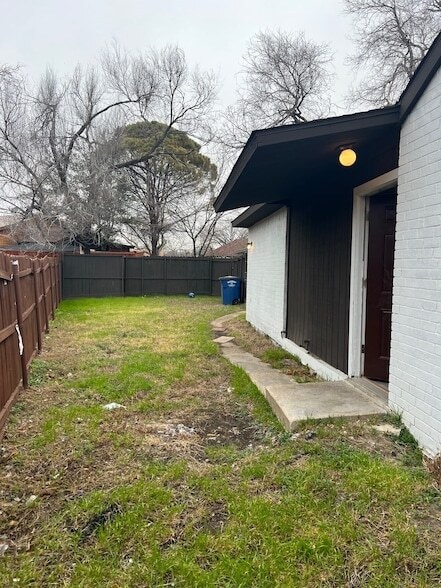 Building Photo - 9451 Gonzales Dr