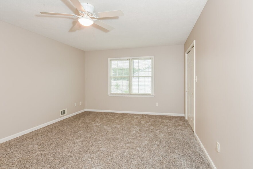 Building Photo - 28 Sweetwater Dr
