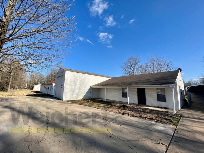 Building Photo - 4 bedroom on a dead end