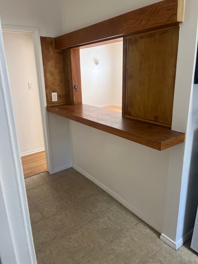 Building Photo - 231 S Poinsettia Pl